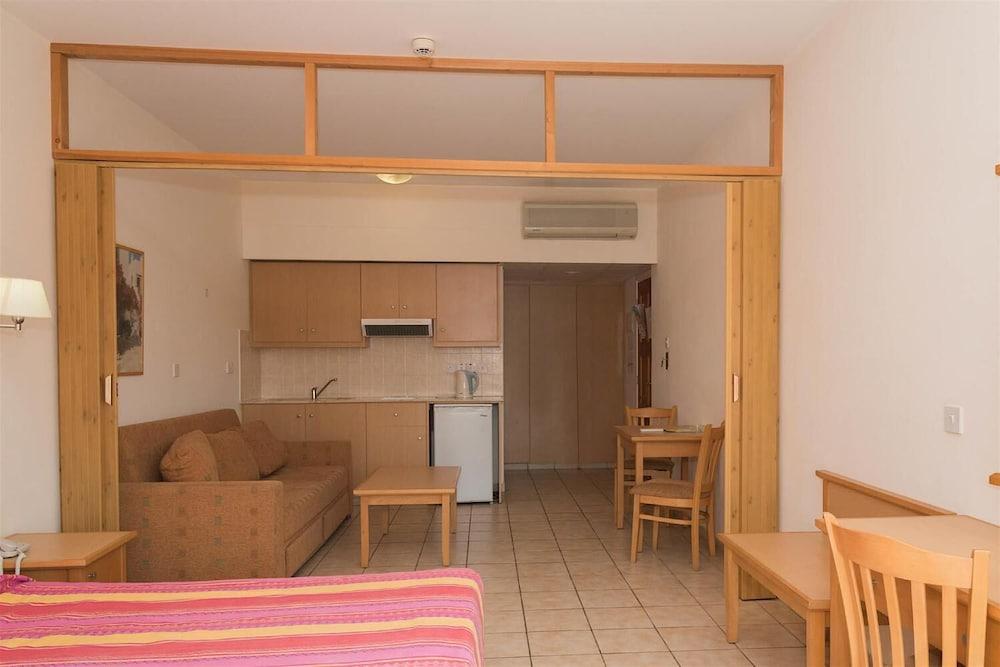 Complex Tsokkos Paradise Village 4*